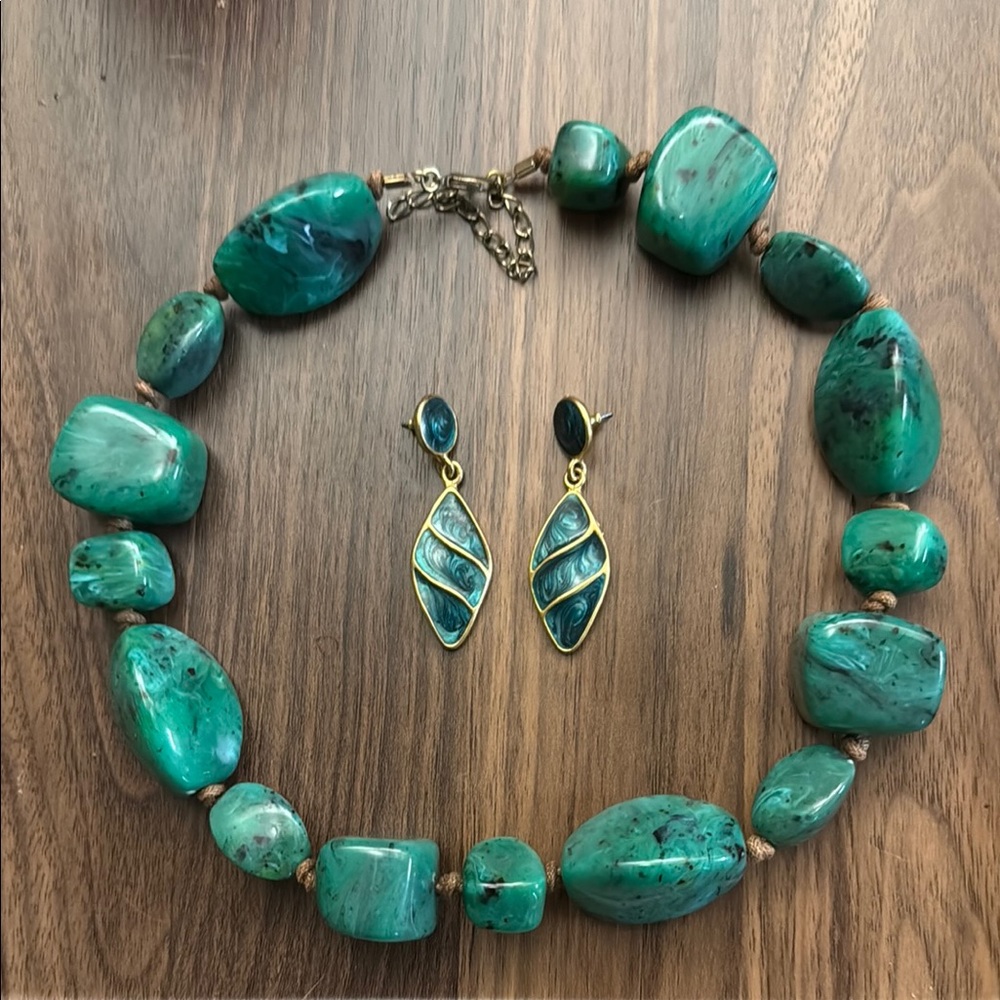 Green Statement Necklace With Irregular Stones In… - image 1